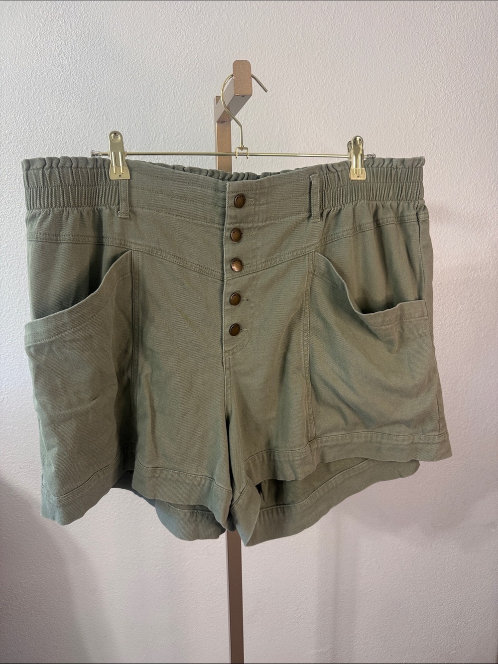 Knox Rose- High-Rise Olive Green Button-Front Women's Shorts- Size 1X